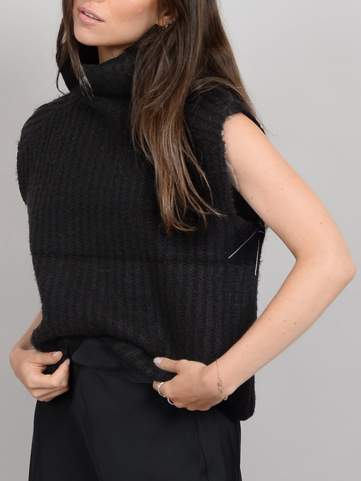 RD Salima Sleeveless Turtle Neck Pull-Over