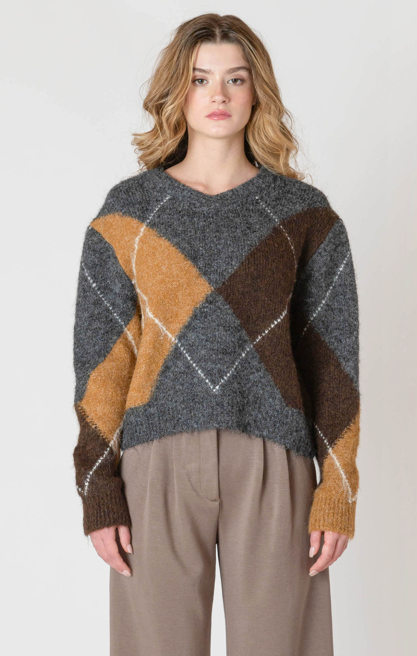 ROOM34 V-Neck Patterned Sweater - Neutral Argyle | Women’s