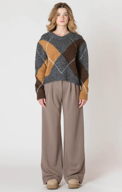 ROOM34 V-Neck Patterned Sweater - Neutral Argyle | Women’s